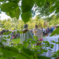 Image - Communauté_à_la_Fête_Dieu.png