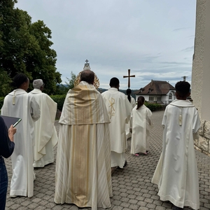 Image - Arrivée_à_l_église.jpg