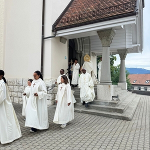 Image - Début_de_la_procession_sortie_de_l_église.jpg